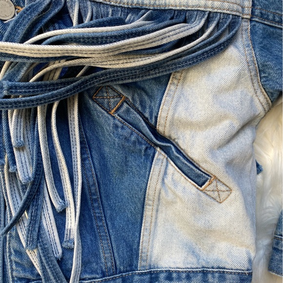 BLANKNYC Bonnaroo Blue Denim Two Tone Fringe Western Jean Jacket Size S - Picture 9 of 16